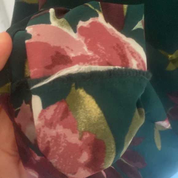 Elaine Rose Floral Bell sleeve blouse - Picture 6 of 6